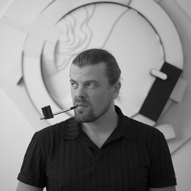 РОМАН ЛЕОНИДОВ